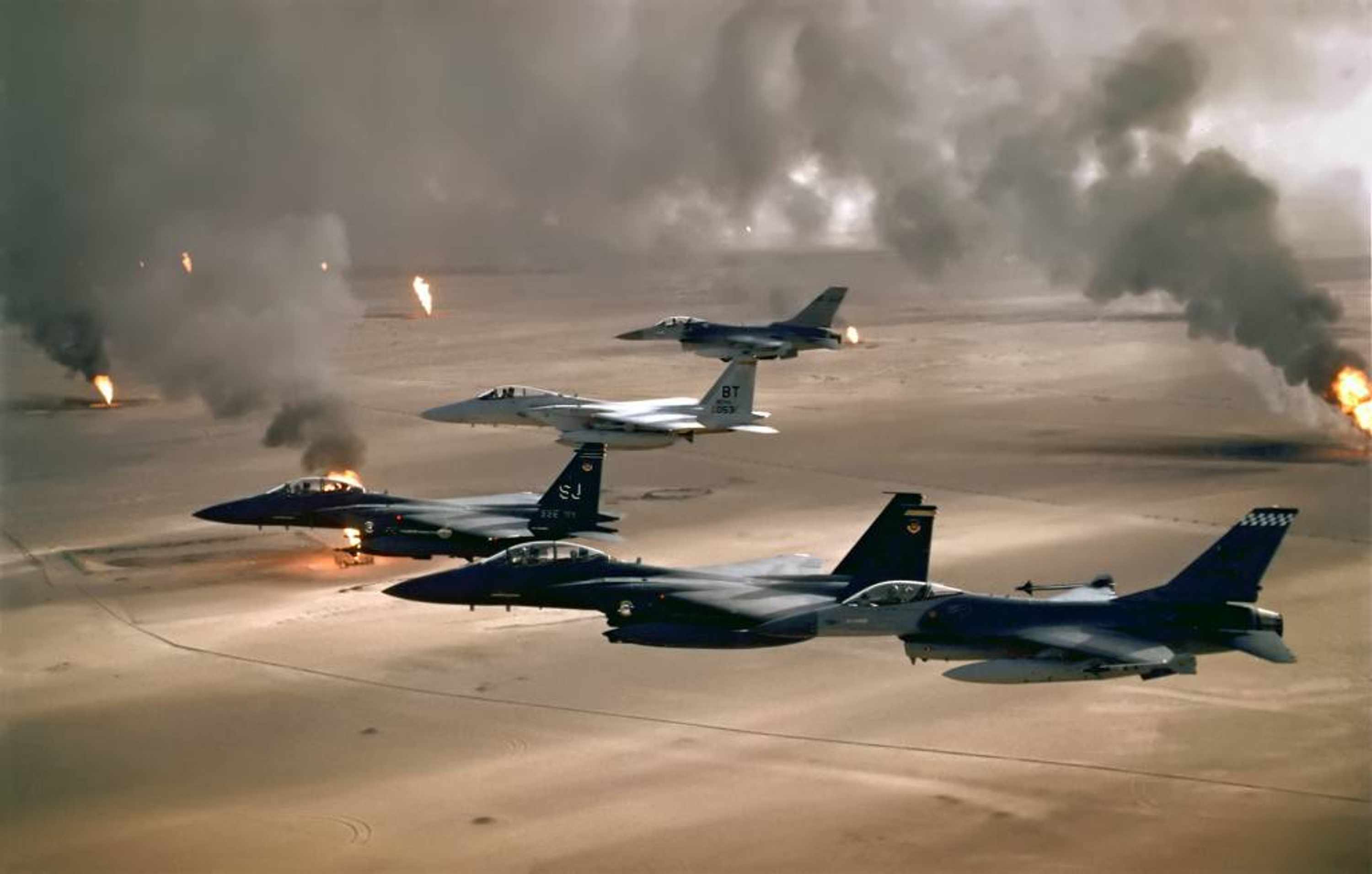 Planes fly over Iraq oil field